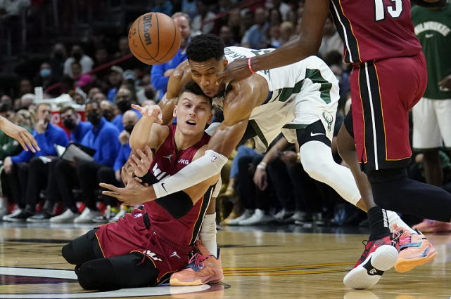  阿德巴约20+20+10，热火主场碾压公牛  